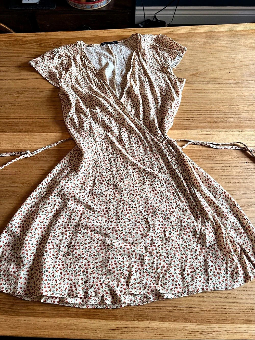 Brandy Melville Robbie Dress Floral Wrap Mini Cream & Red